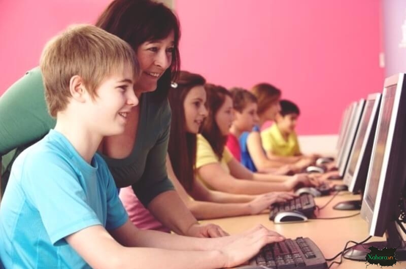 Lợi ích của việc cho trẻ em tiếp xúc công nghệ và internet sớm